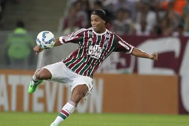 队树立了一 队树立了一