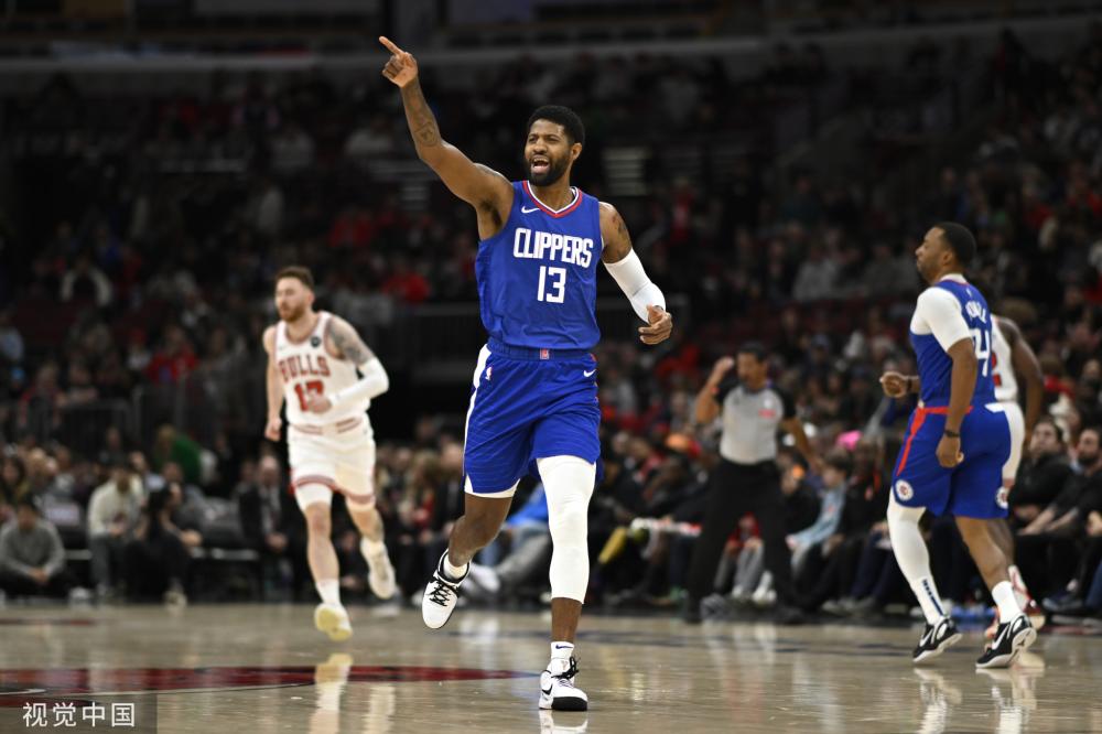 内利展示了 内利展示了